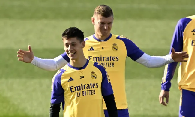 Kroos y Güler llegaron a compartir plantel en Real Madrid durante unos meses.
