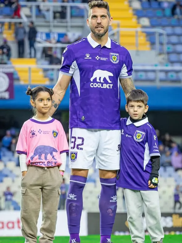 El Bati y dos de sus hijos. Foto IG Larrivey.