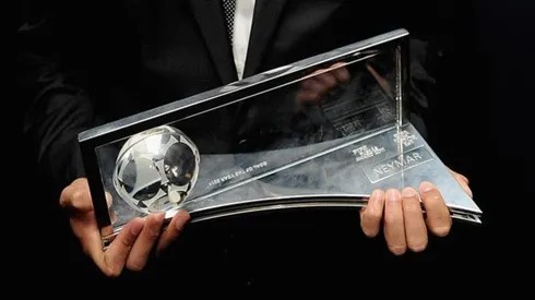 El trofeo del premio Puskas. (Foto: FIFA)