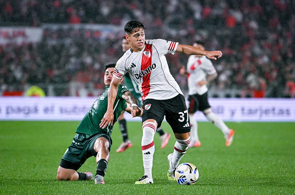 Acosta fue titular ante Sarmiento en el Monumental. (Getty).