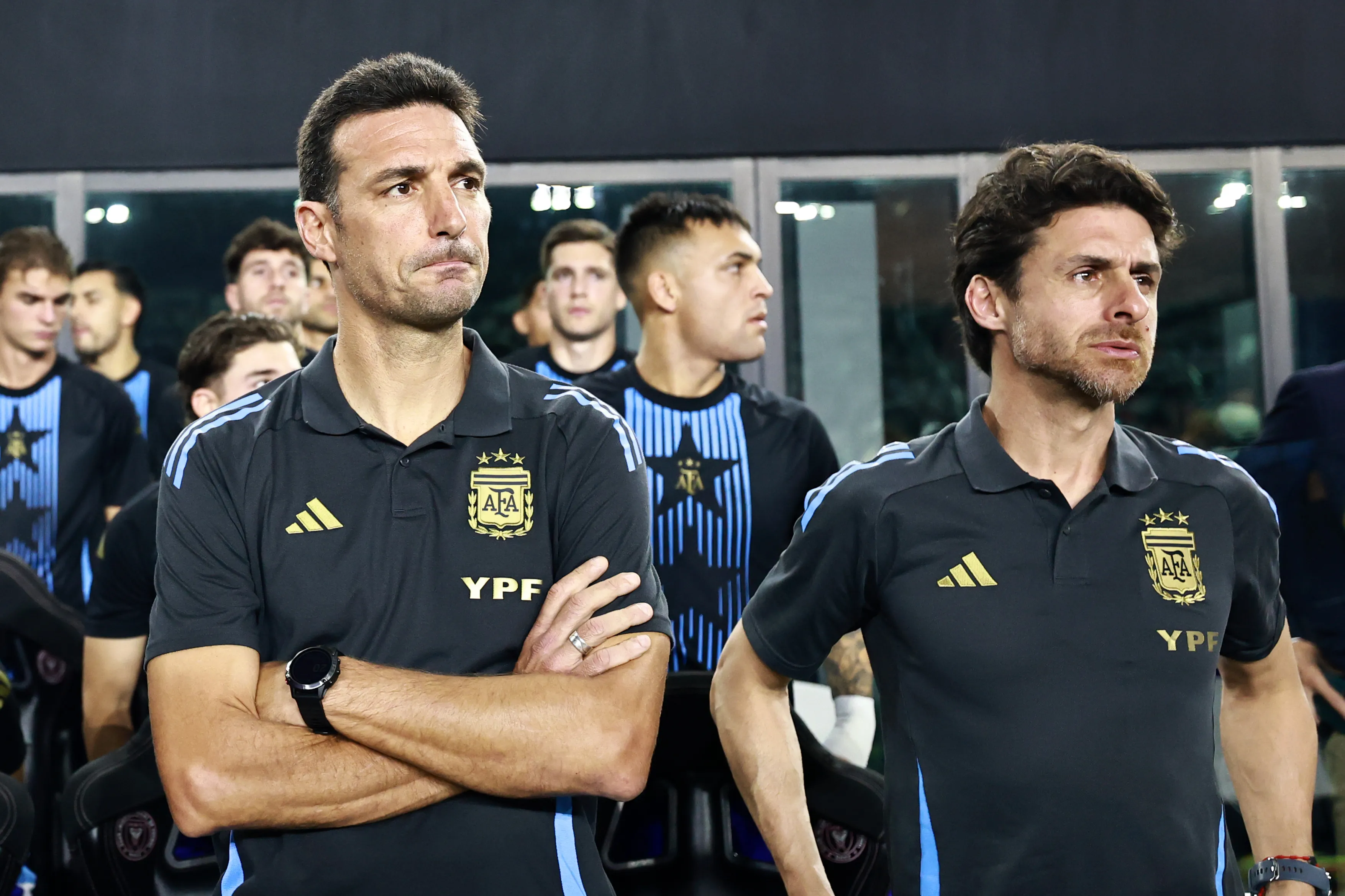 Lionel Scaloni y Pablo Aimar, parte del cuerpo técnico de la Selección Argentina. (Getty Images)