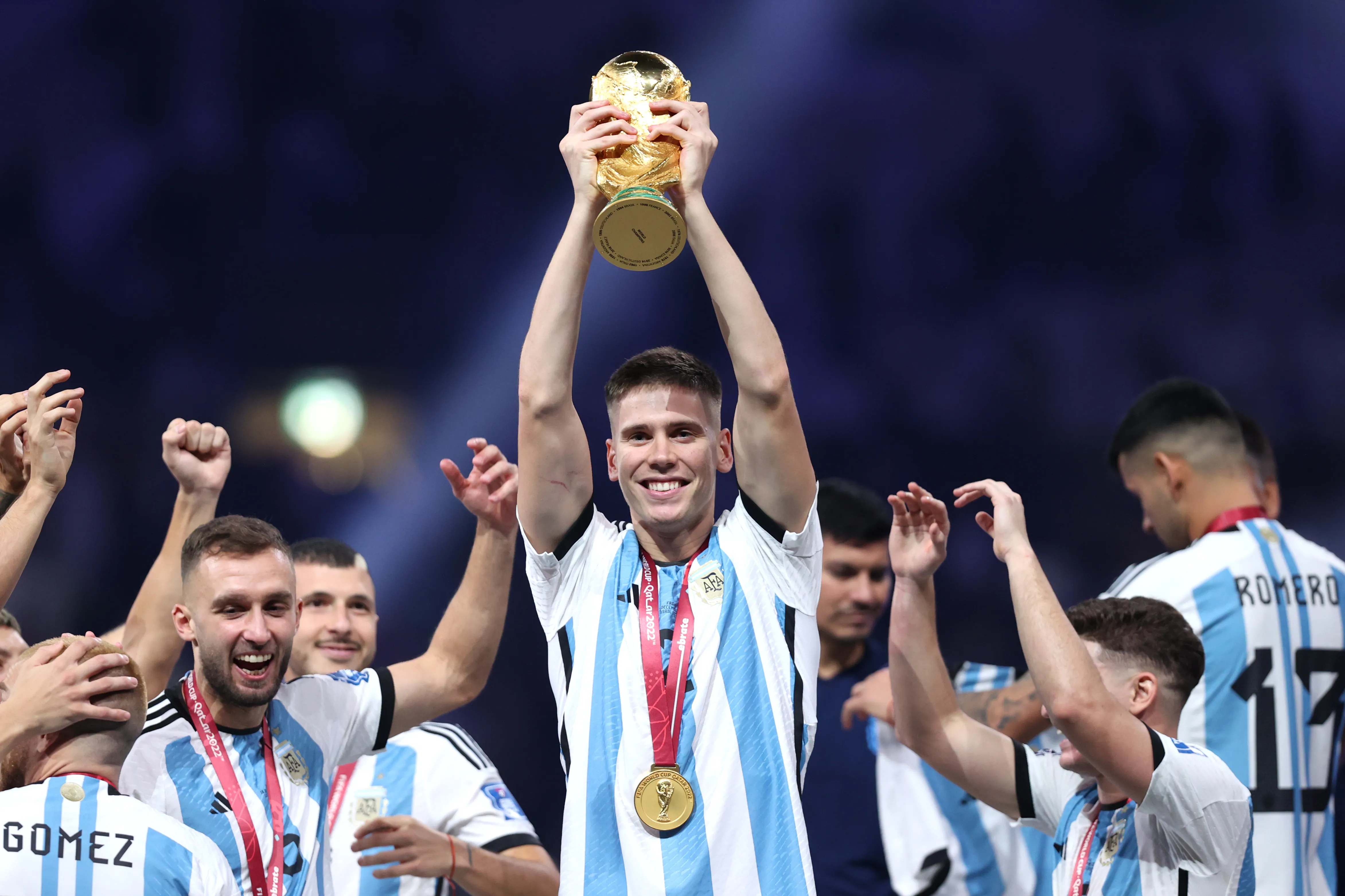 Juan Foyth, durante los festejos de la Copa del Mundo de Qatar 2022. (Getty Images)