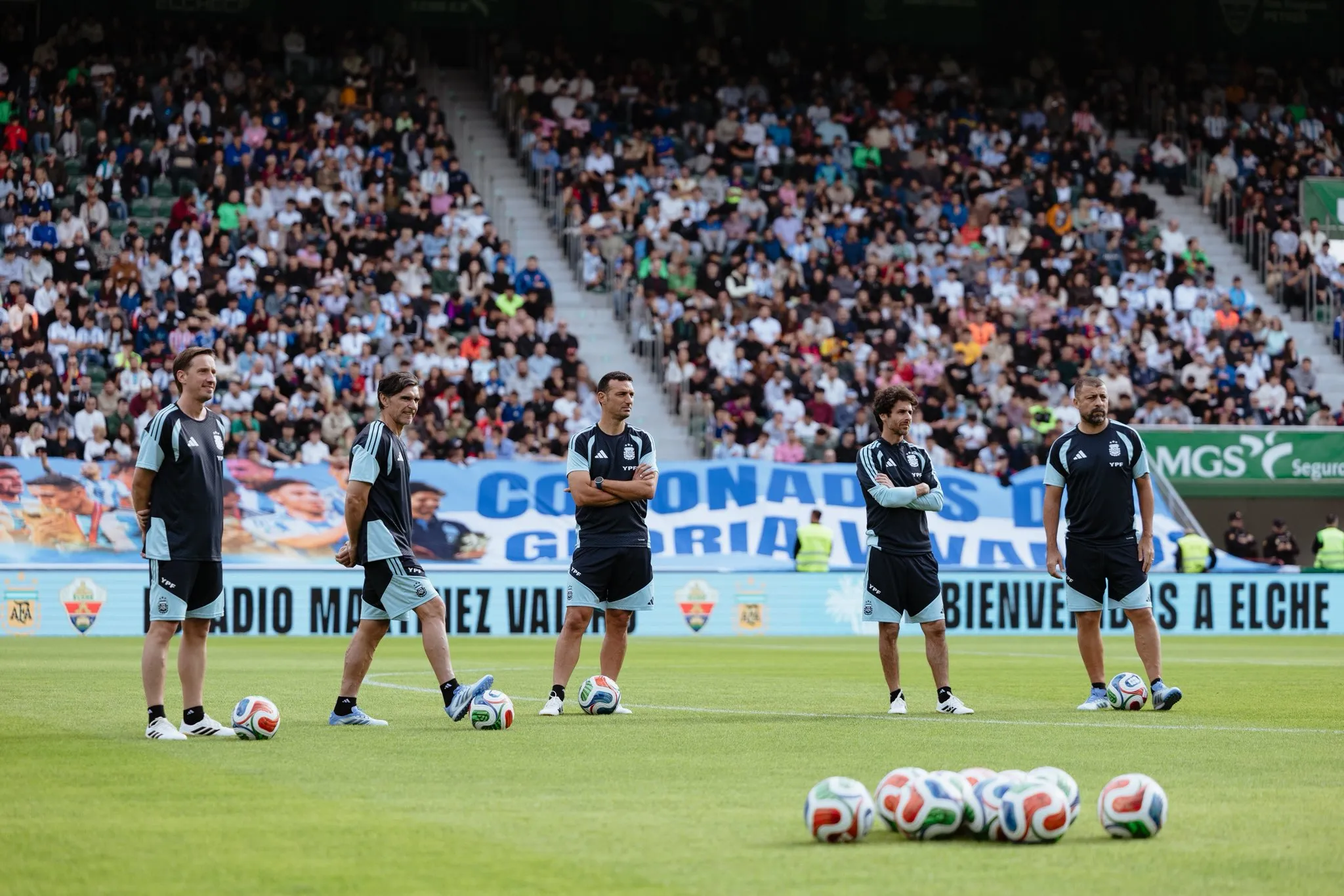 El cuerpo técnico de la Selección Argentina. (Foto: @Argentina)