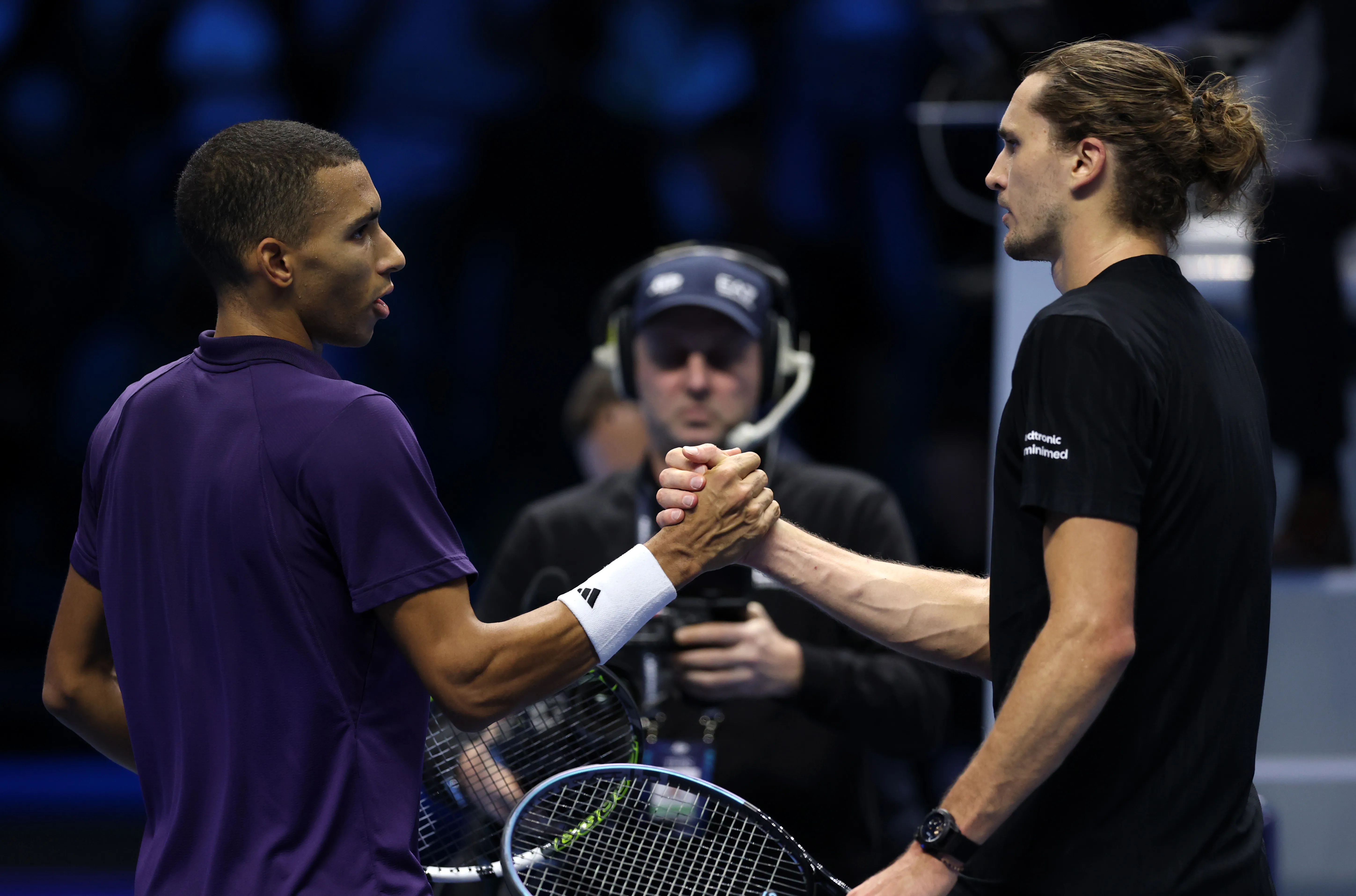Auger-Aliassime derrotó a Zverev en el último partido de la fase de grupos de las ATP Finals y lo eliminó. (Foto: Getty).