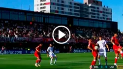 El momento en el que la pelota le pega en la mano a Paz: para el árbitro fue penal.