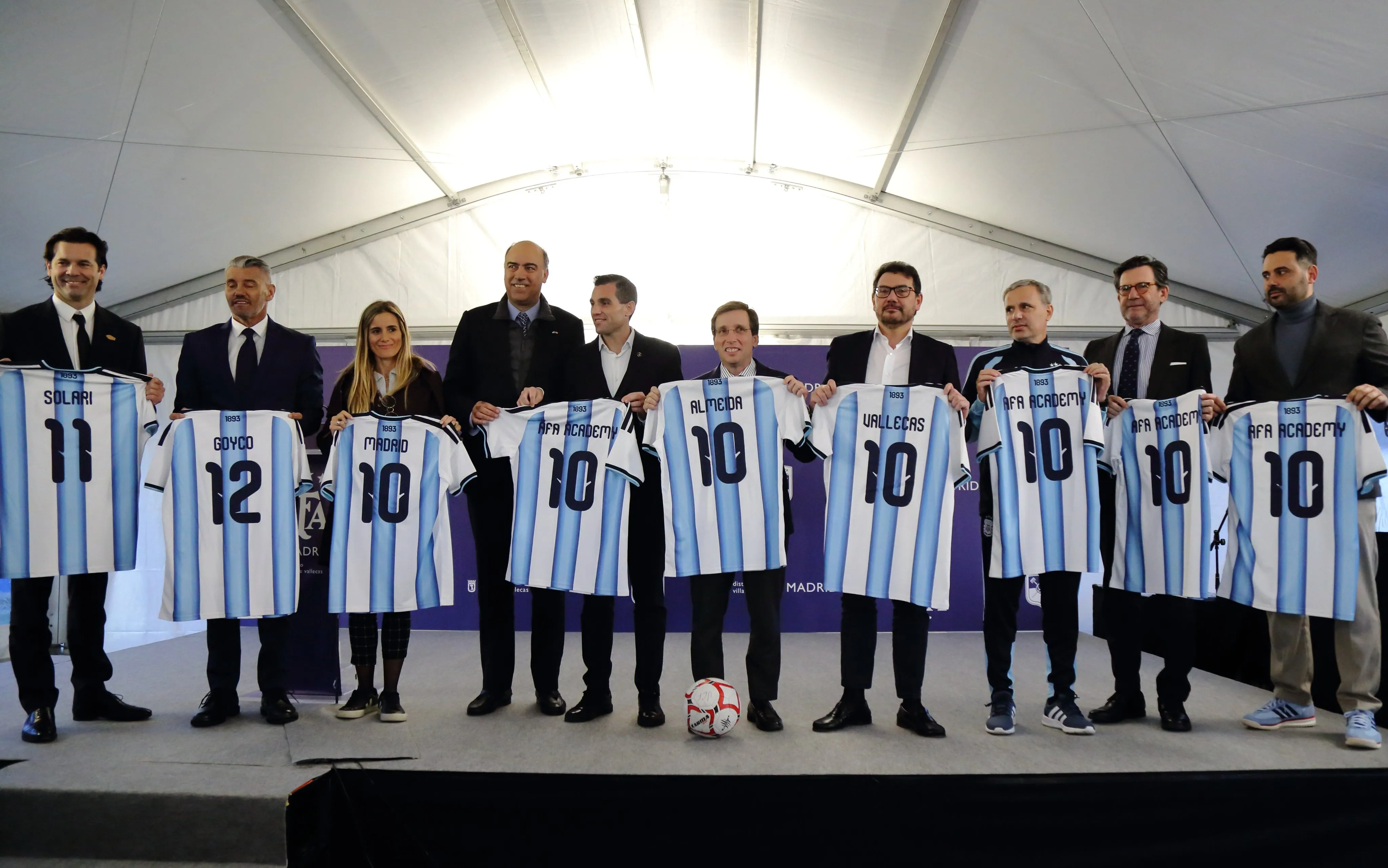 Goyco, al lado de Santiago Solari, en la presentación de la AFA Academy que se inauguró en Madrid. (Foto: AFA)