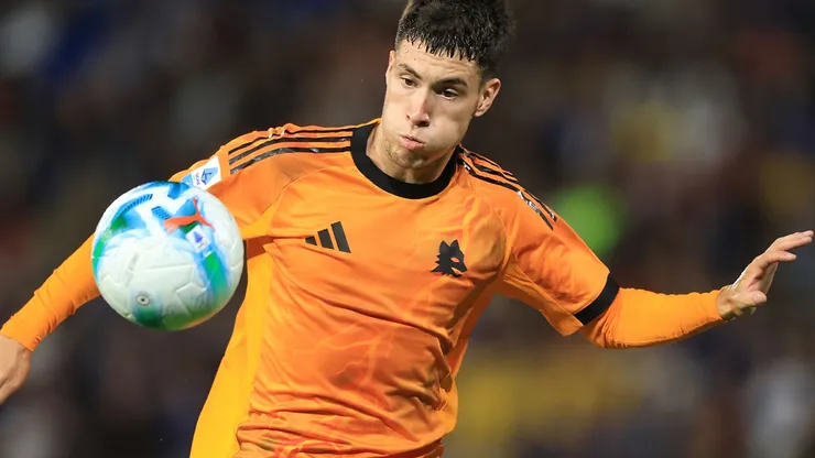 Matías Soulé con la camiseta de la Roma.
