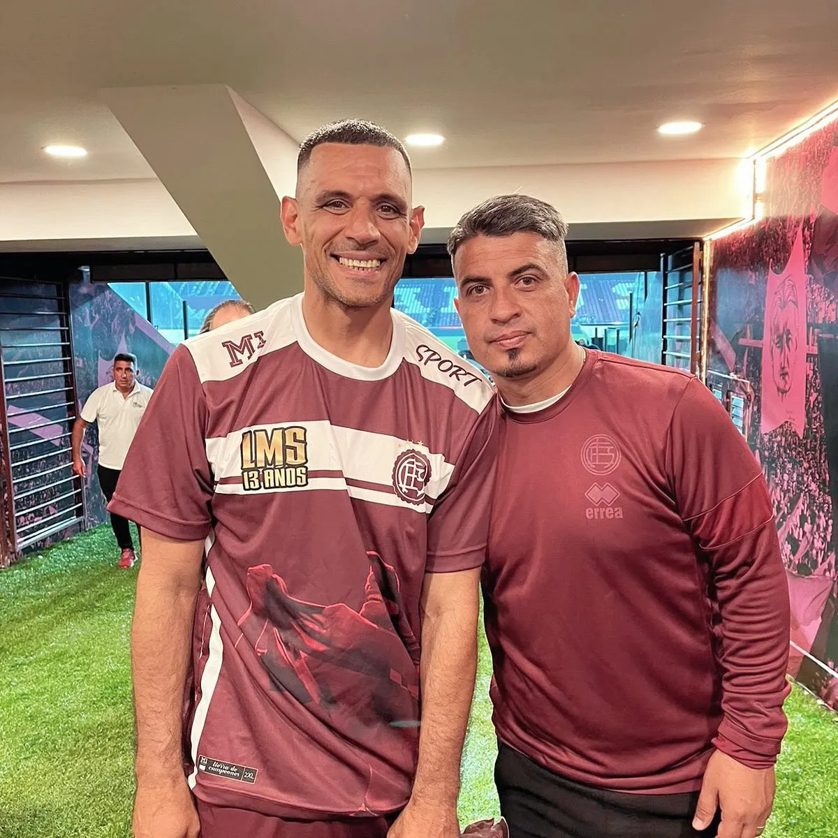 Aguirre con Pepe Sand, hoy ambos trabajando en el club. Foto IG.