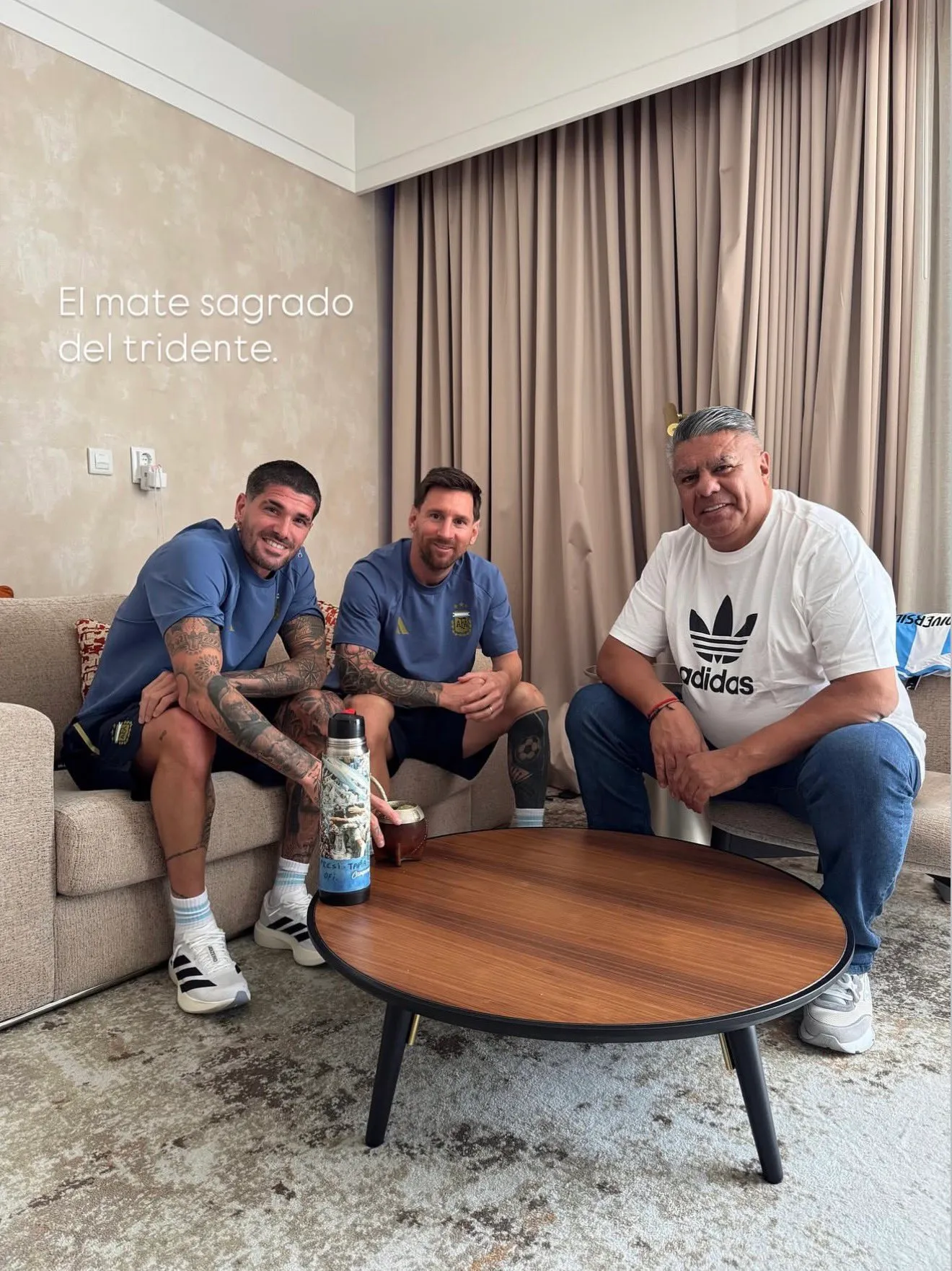 De Paul, Messi y Tapia en la última gira de la Selección Argentina. (Foto: @chiquitapia).