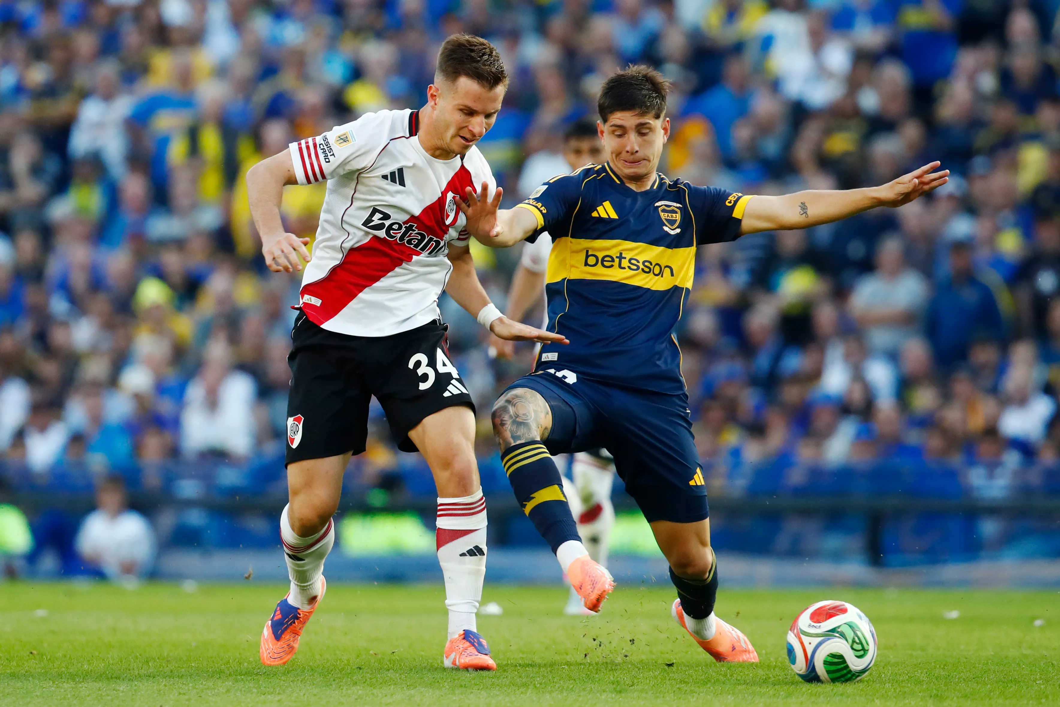 Galoppo en el último Supreclásico. (Foto: Getty).