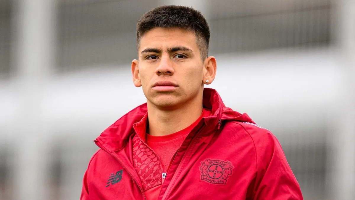 Claudio Echeverri, continúa sin ser protagonista en Bayer Leverkusen.