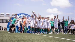 Deportivo LSM, el equipo de Suárez y Messi, festejando el ascenso.