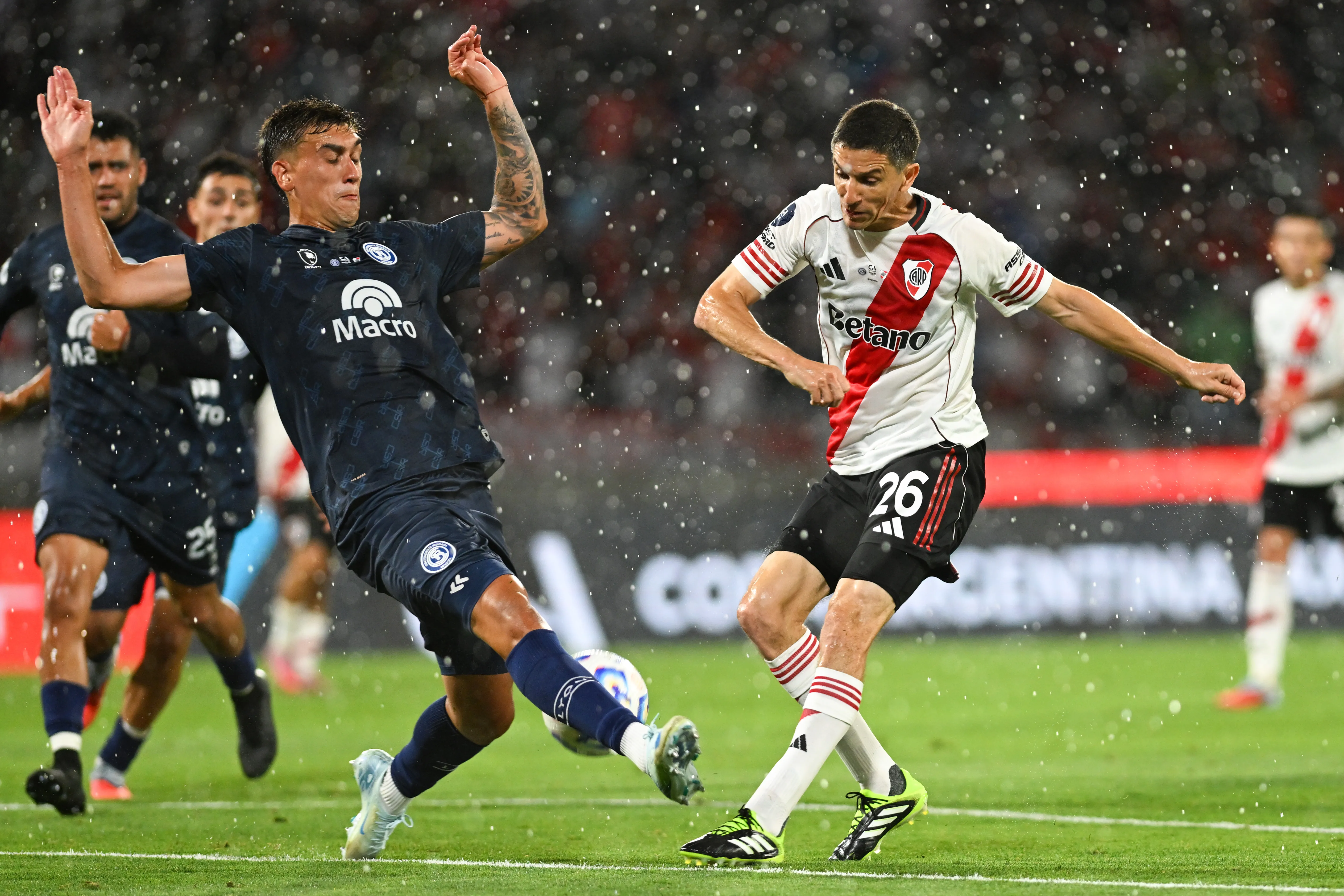 Nacho Fernández ante Independiente Rivadavia. (Foto: Getty).