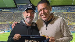 Juan Román Riquelme, junto al cantante Marco Antonio Solís.