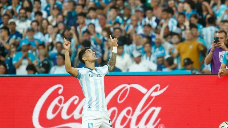 Santiago Solari festeja su gol ante River.