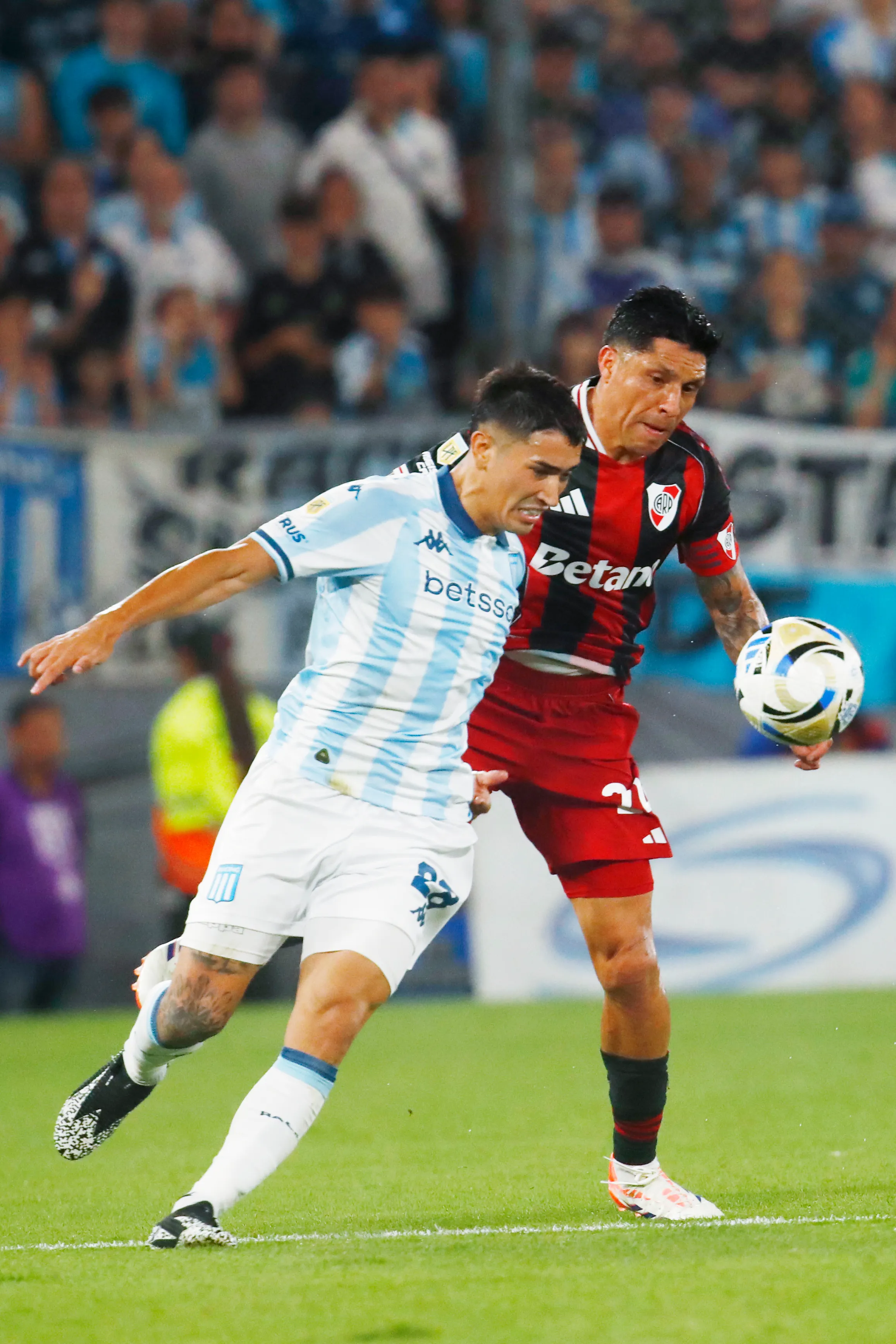 Enzo Pérez ante Racing. (Foto: Getty).