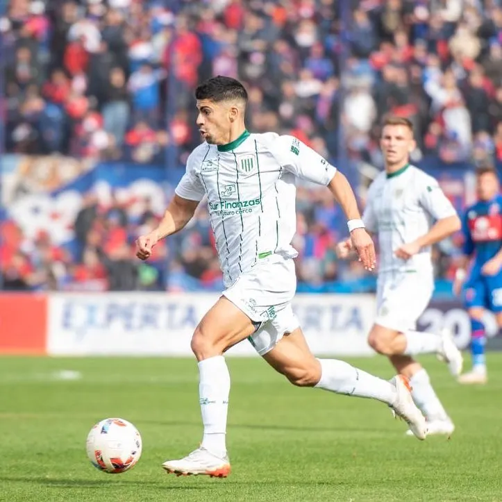 Luciano Abecasis en su paso por Banfield. (Luchoabecasis).