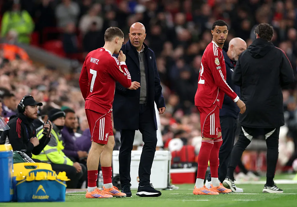 Slot no puede hacer funcionar a sus refuerzos que costaron 500 millones y Liverpool piensa en una alternativa. (Getty)