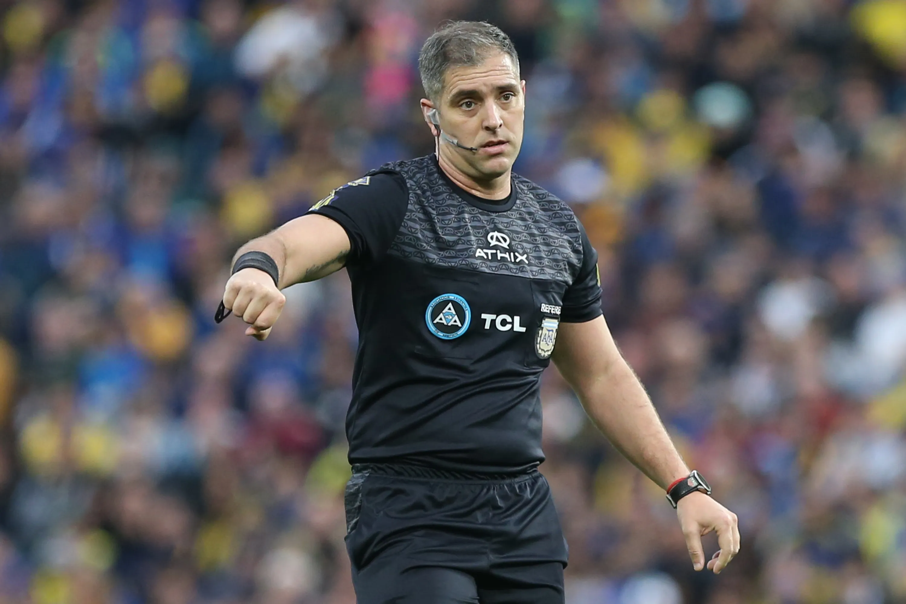 Fernando Echenique, el árbitro de Boca vs. Argentinos Juniors. (Daniel Jayo/Getty Images)