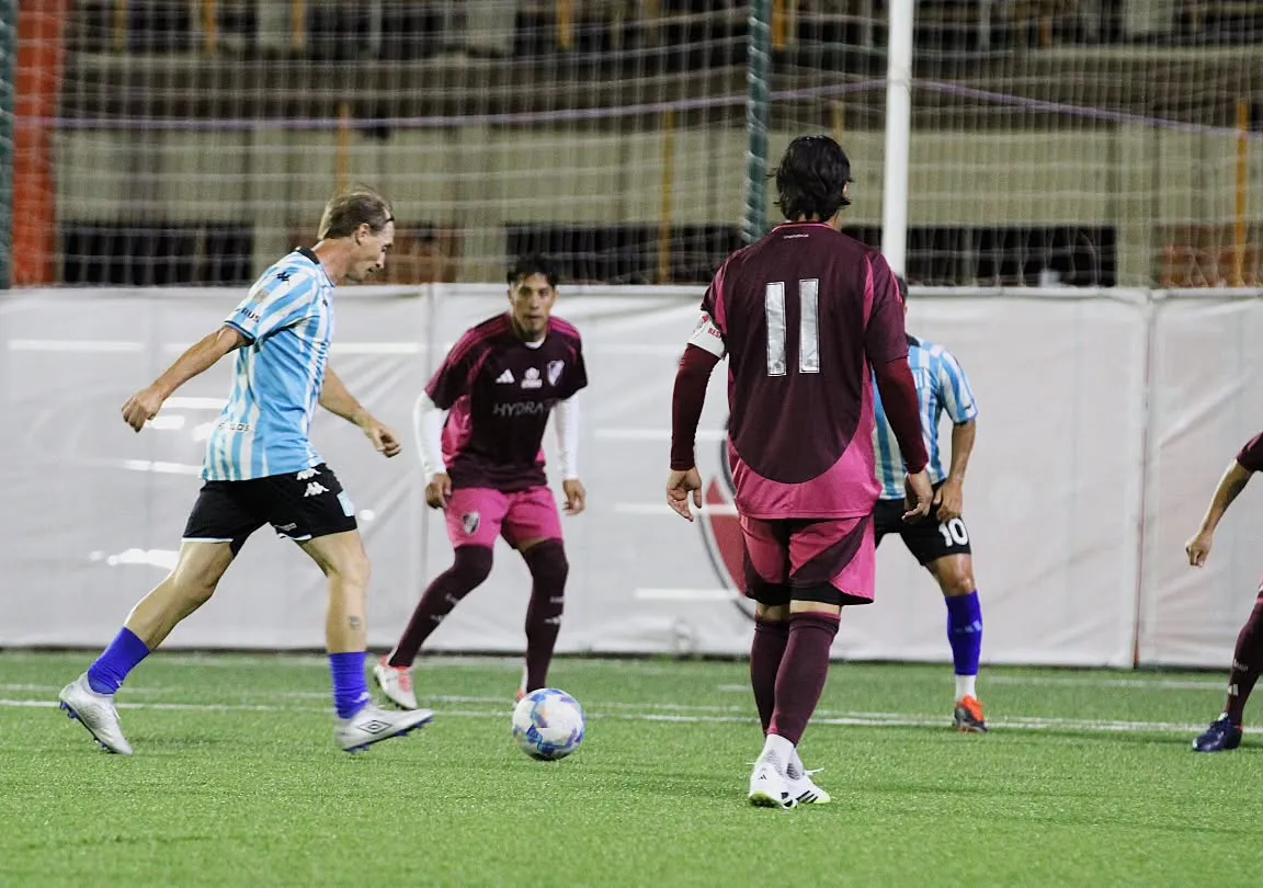 Jugando para el Senior de Racing. Foto IG