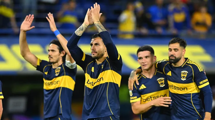 Leandro Paredes junto a Lautaro Blanco, Edinson Cavani y Milton Giménez.