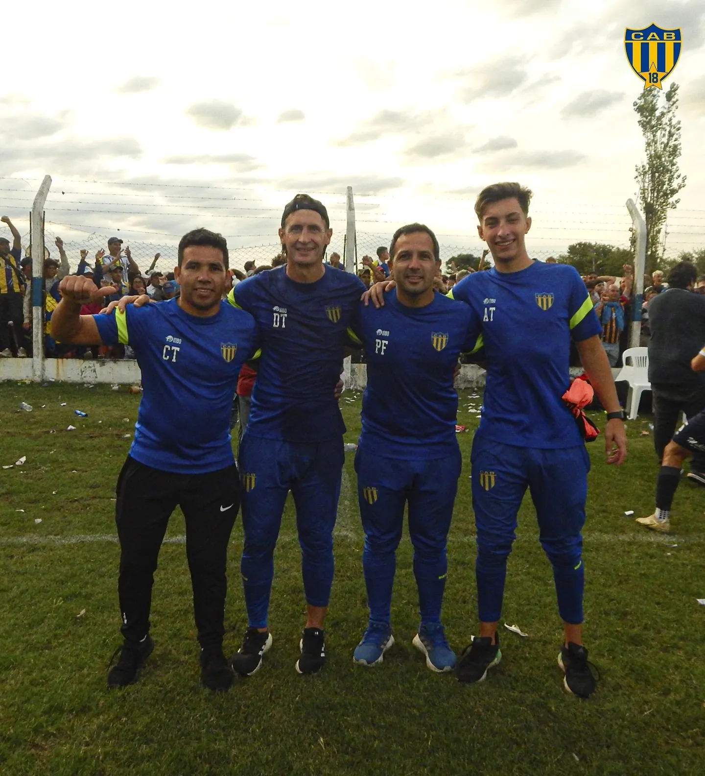 Bastia y su cuerpo técnico en Belgrano de Serodino. Foto SoydeBelgra