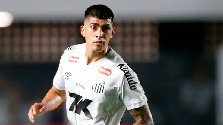 Adonis Frías, futbolista de Santos.
