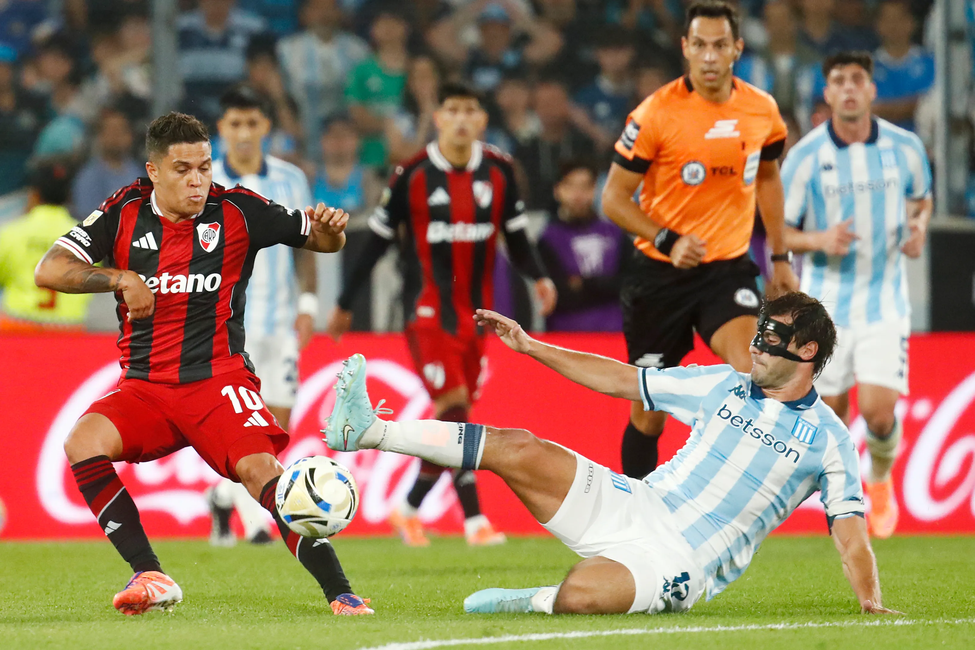 Santiago Sosa ante River. (Foto: Getty).