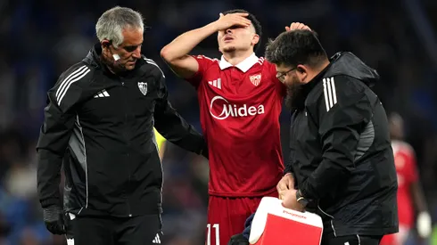 La FIFA planea que todos los jugadores que reciban antención médica deban abandonar la cancha por dos minutos (Foto ilustrativa).