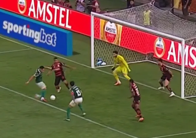 La situación inmejorable que tuvo Vitor Roque para igualar la Final de la Copa Libertadores 2025.