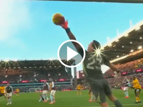 La impresionante doble atajada de Dibu Martínez en Aston Villa vs. Wolverhampton por la Premier League