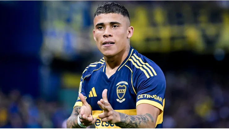 Ayrton Costa celebra su gol ante Argentinos Juniors.