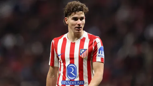 El Atlético de Madrid de Julián Alvarez puede quedar primero en LaLiga si vence al Barcelona este martes 2 de diciembre.