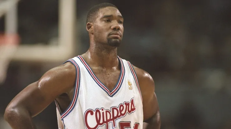 Fue elegido el mejor sexto hombre de la temporada 2000 de la NBA.