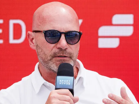 Shearer incluyó a Dibu Martínez en el once ideal de la Fecha 13 de la Premier League