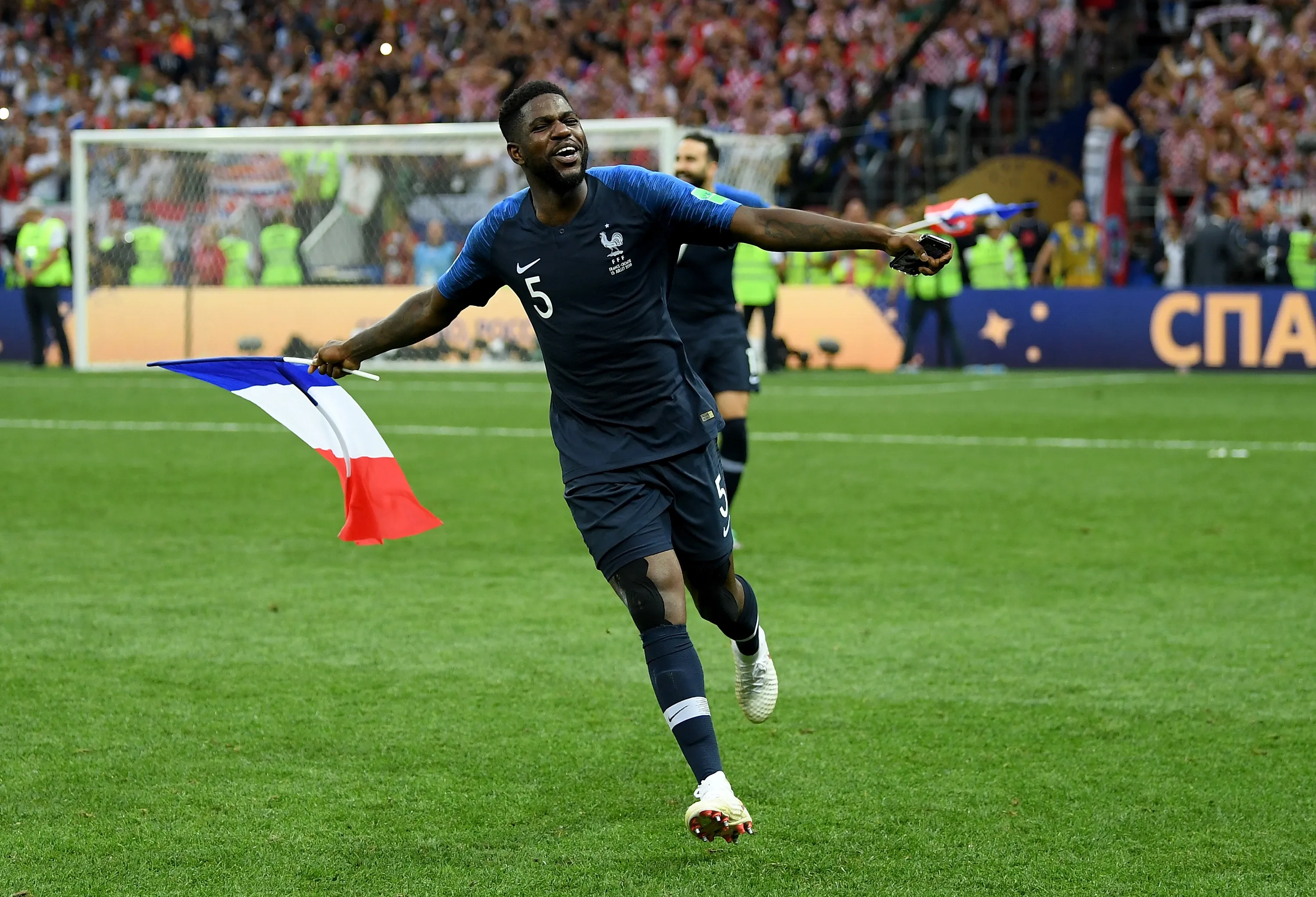 Samuel Umtiti, celebrando su consagración en Rusia 2018 (Getty Images).