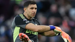 Dibu Martínez, arquero de Aston Villa.