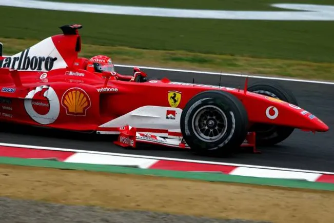 Schumacher rompió el alerón pero igualmente fue campeón.