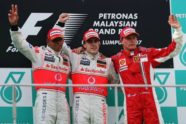 Räikkönen, Hamilton y Alonso pelearon el campeonato hasta la última fecha.