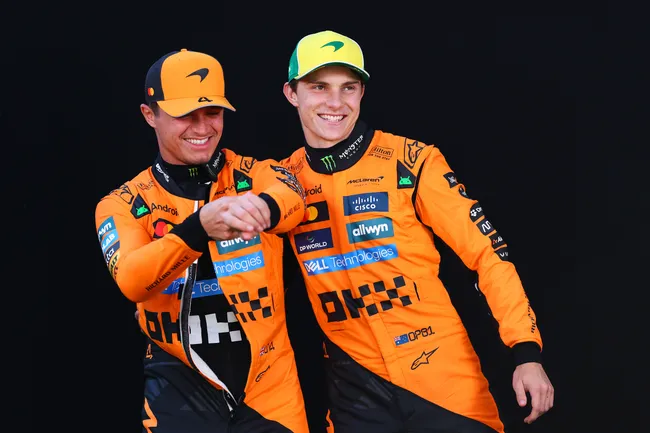 Lando Norris y Oscar Piastri, pilotos de McLaren en la Fórmula 1. (Getty Images)