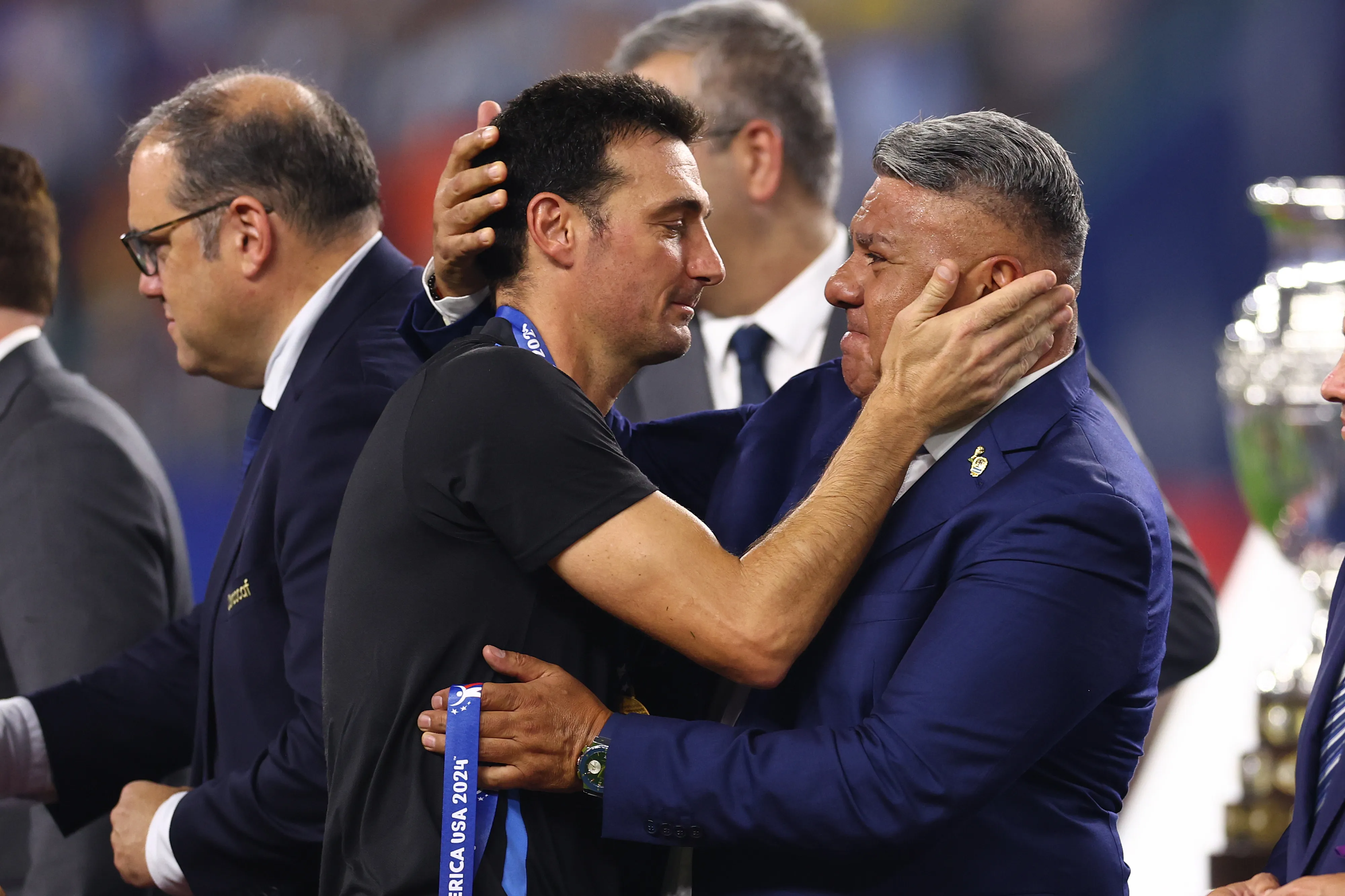 Lionel Scaloni y Claudio Tapia. (Foto: Getty).