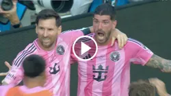 Lionel Messi y Rodrigo De Paul durante el festejo de gol de Inter Miami. (Captura Apple TV)