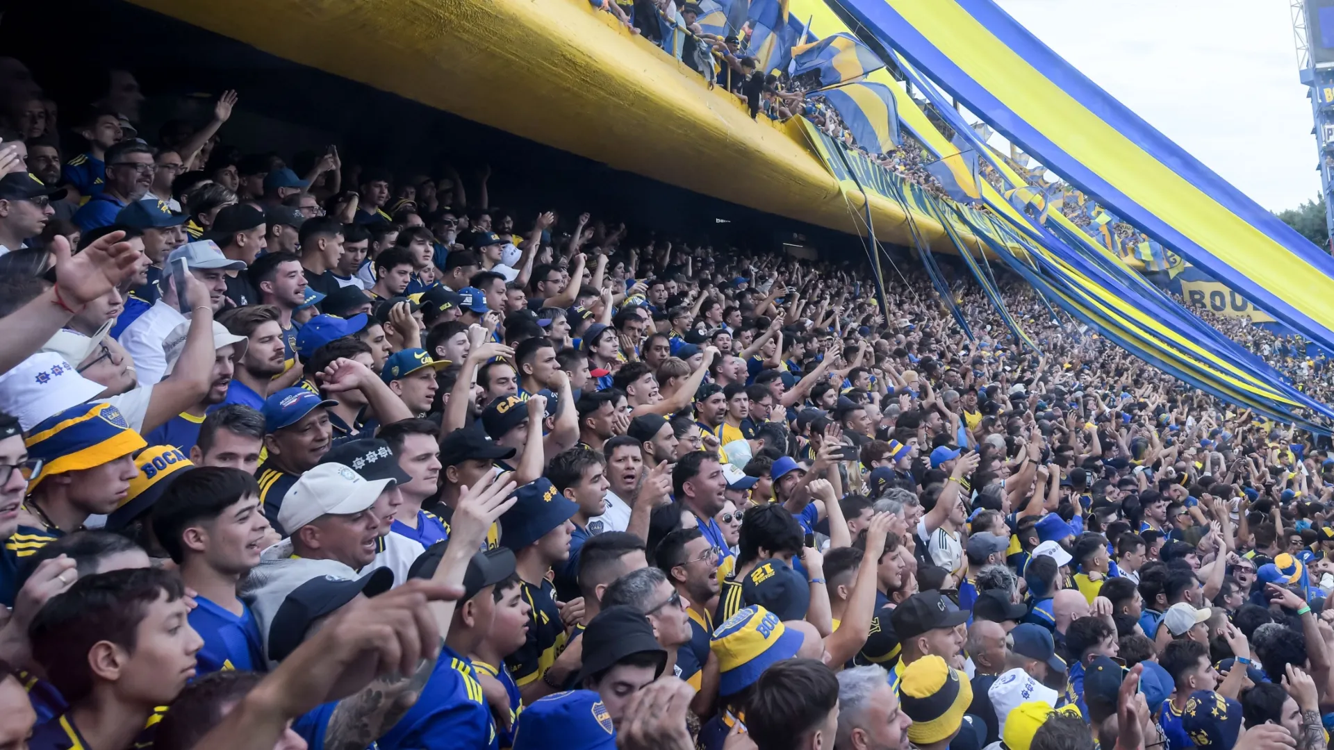 Los hinchas de Boca en La Bombonera.