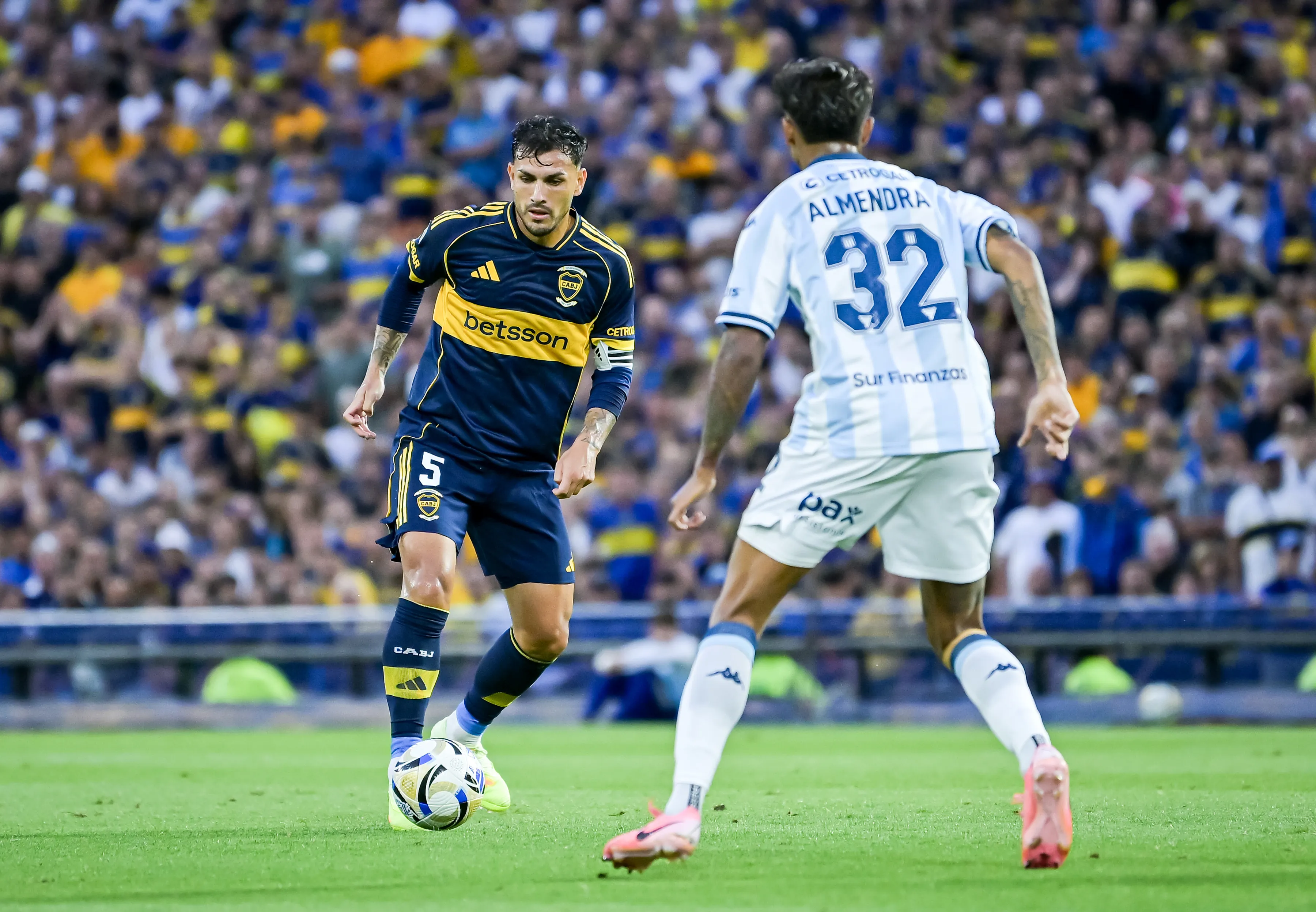 Leandro Paredes, capitán de Boca, durante el duelo ante Racing. (Getty Images)
