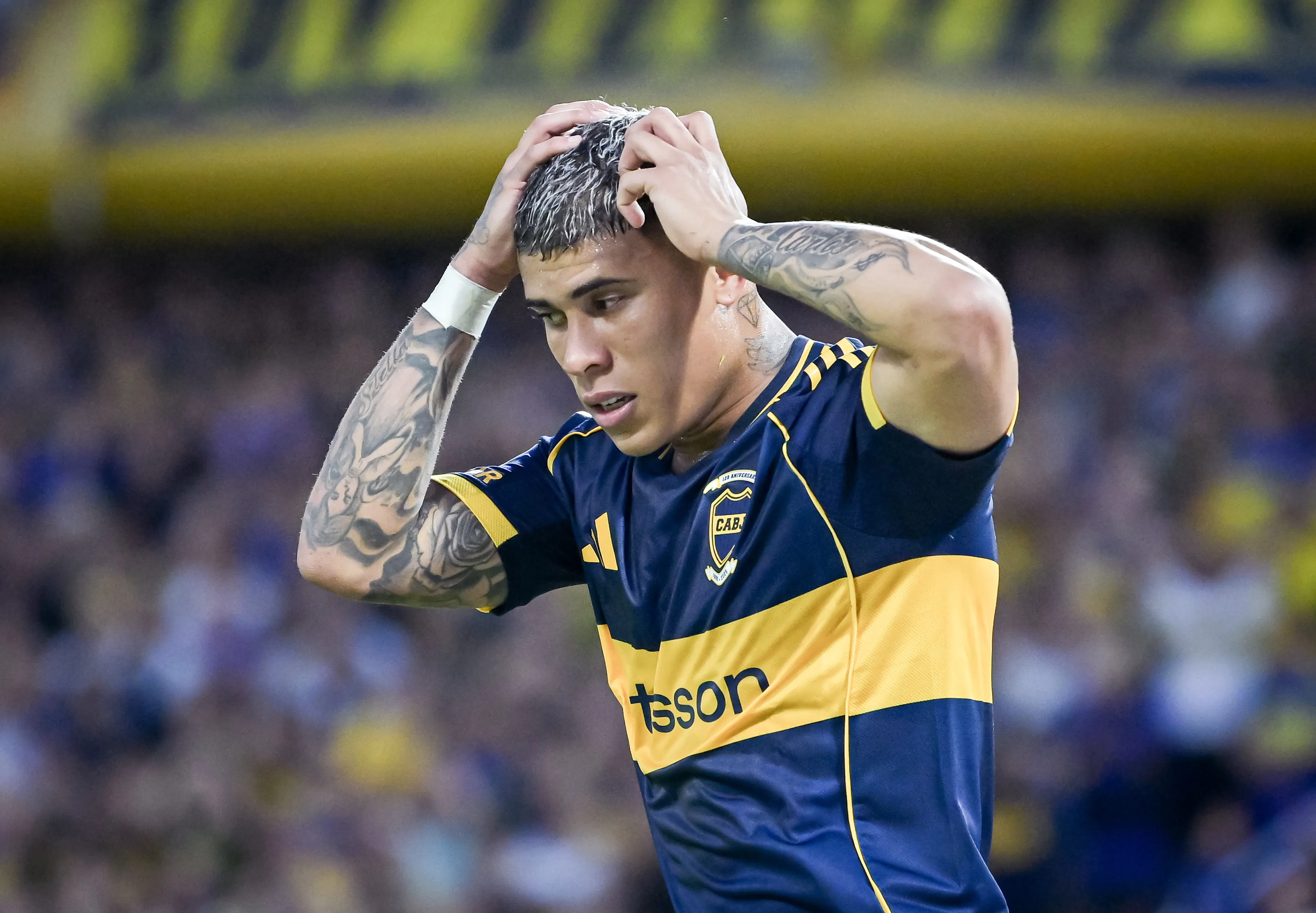 Ayrton Costa, defensor de Boca durante el duelo ante Racing. (Getty Images)