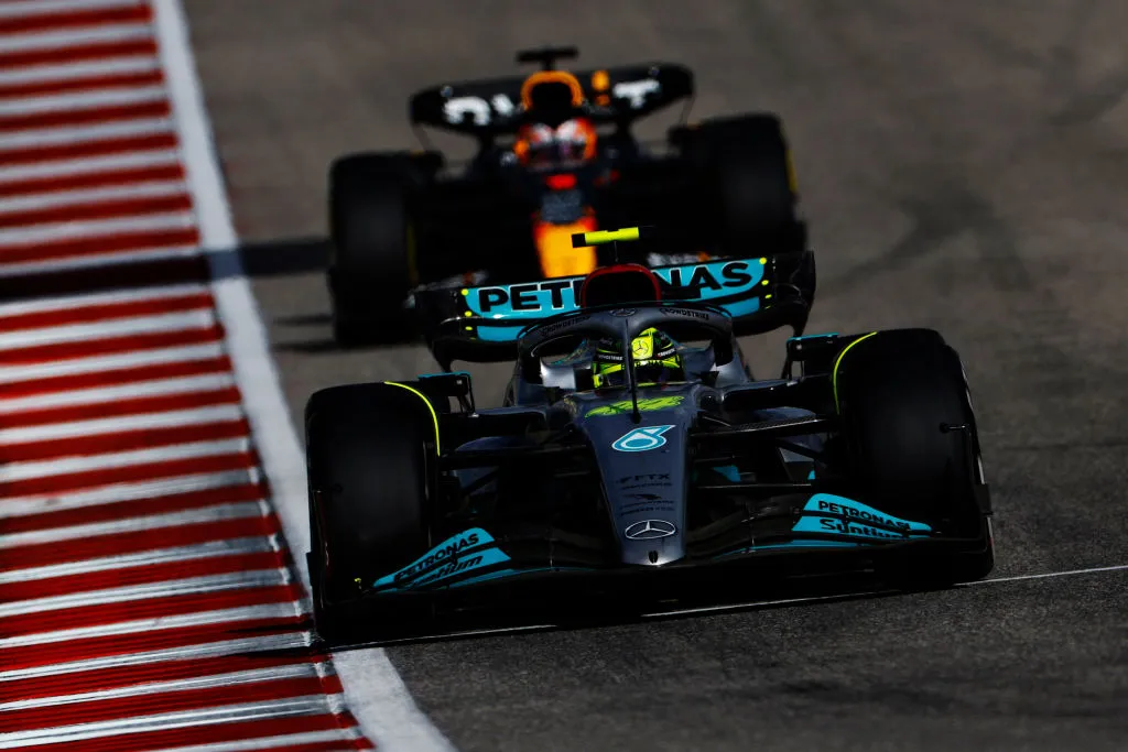 Hamilton mantuvo el 44 cuando fue campeón, Verstappen optó por el 1. (Getty)