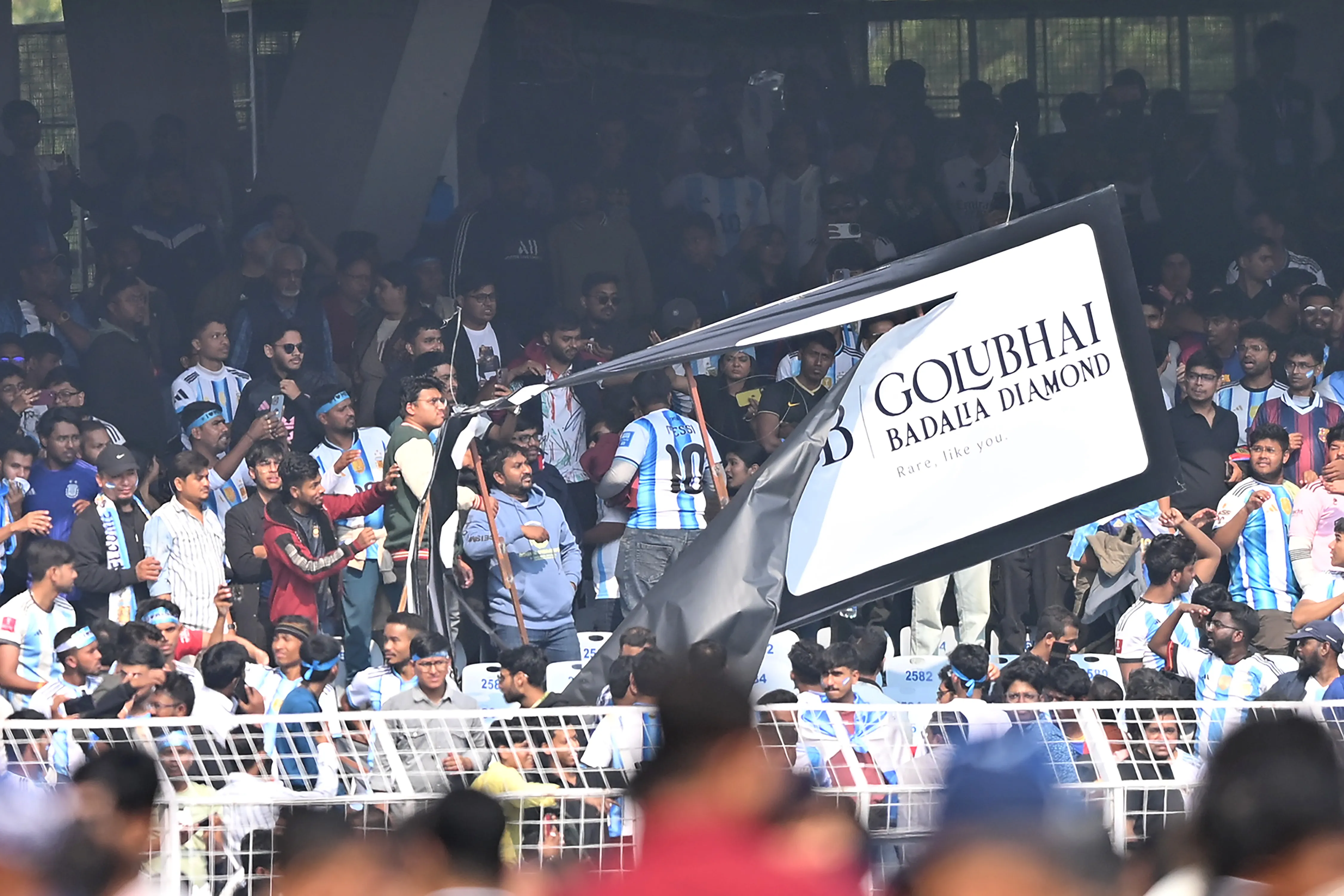 Destrozos en el Estadio de Calcuta (Getty).