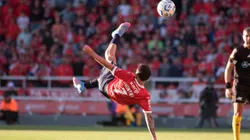 Santiago Montiel ganó el Premio Puskas 2025 por su golazo de chilena: la premonición viral de Independiente