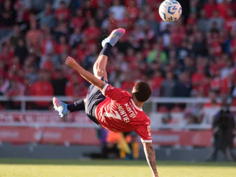 Santiago Montiel ganó el Premio Puskas 2025 por su golazo de chilena: la premonición viral de Independiente