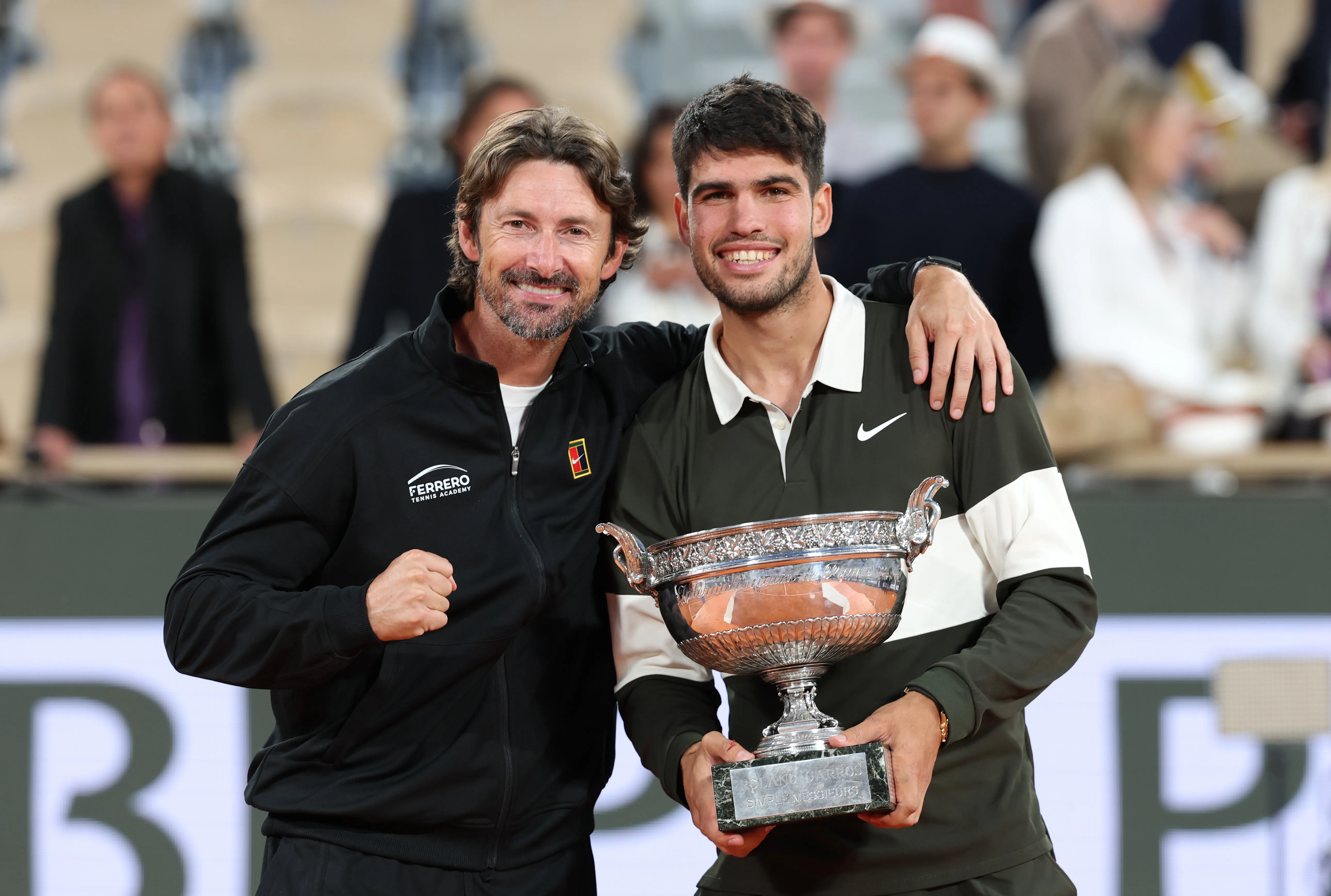 Ferrero y Alcaraz tras la conquista de Roland Garros 2025. (Foto: Getty).